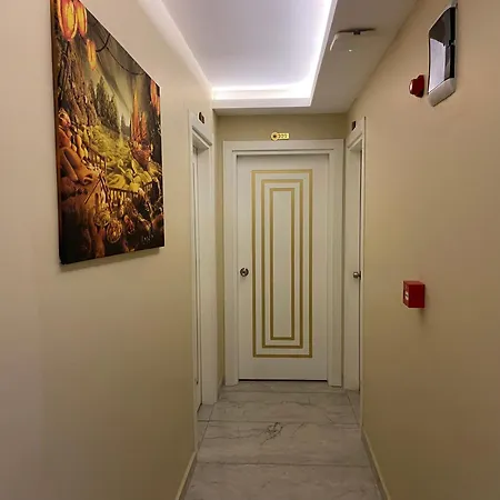 Castle Light Boutique מלון 3*